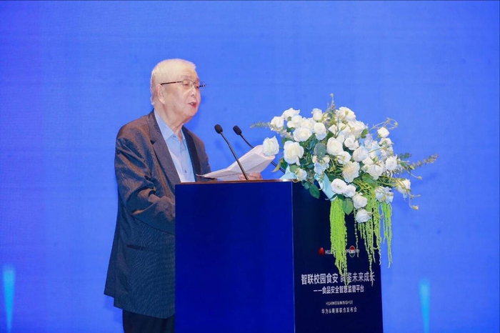 图为教育部原副部长张天保。