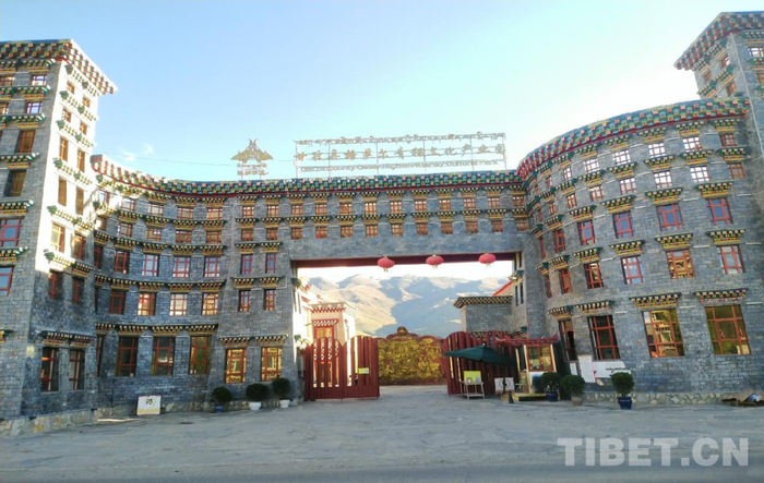 　　图为甘孜县格萨尔青稞文化产业园