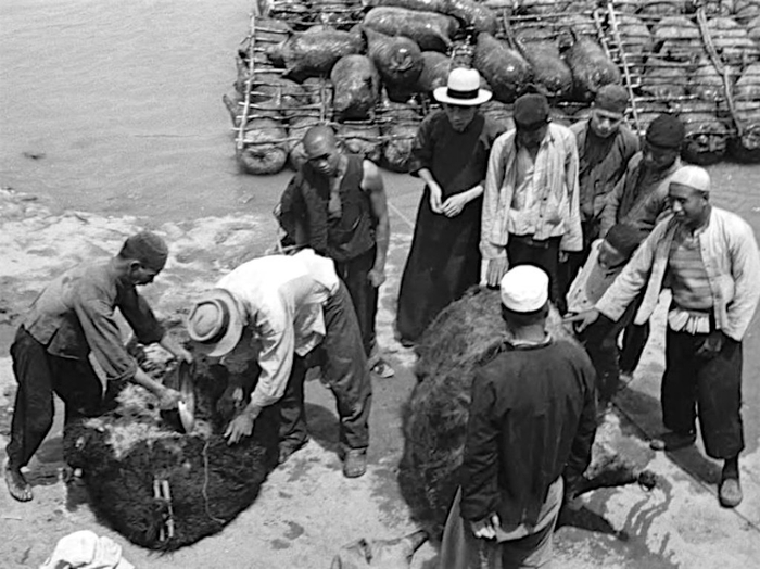 甘肃兰州羊皮筏子，1933年。福尔曼 摄（来源：新华网）
