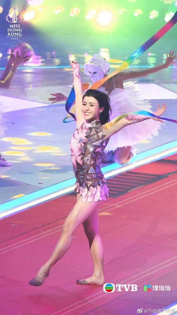 陈咏诗表演艺术体操 图据TVB官方微博