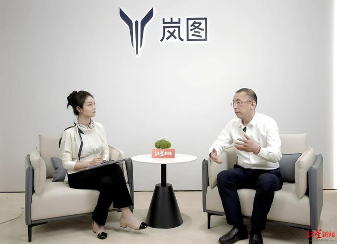 ▲岚图汽车CEO卢放接受红星新闻记者专访