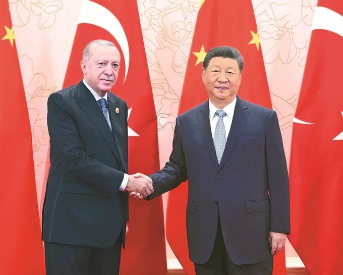 8月31日下午，国家主席习近平在天津迎宾馆会见来华出席二〇二五年上海合作组织峰会的土耳其总统埃尔多安。新华社记者 燕雁 摄