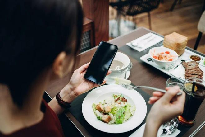 ▲人们越来越注重健康饮食。图 / 视觉中国