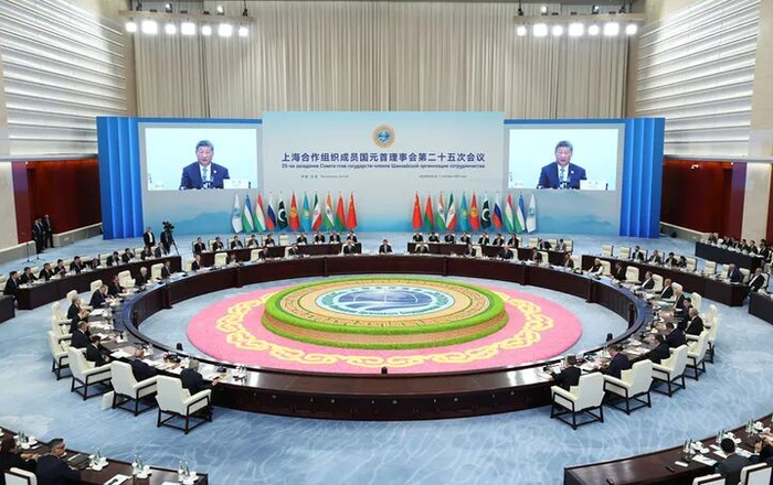 中国国家主席习近平主持会议并发表题为《牢记初心使命　开创美好未来》的重要讲话。新华社记者 丁海涛 摄