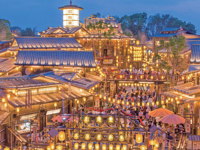 江夏里・武汉老码头文化美食街区夜景。江夏里供图