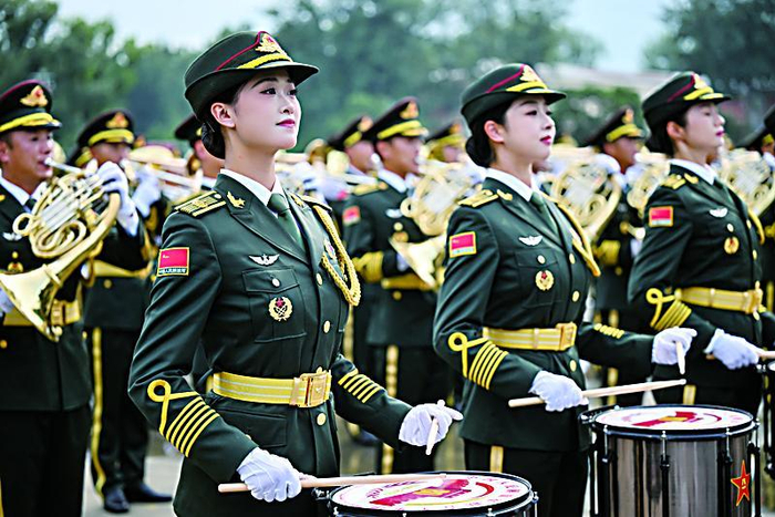     中国人民解放军联合军乐团在进行训练