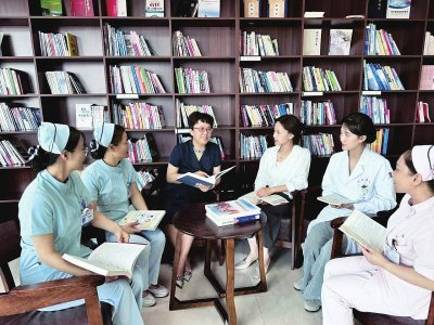     山东健康集团枣庄医院举办读书活动。