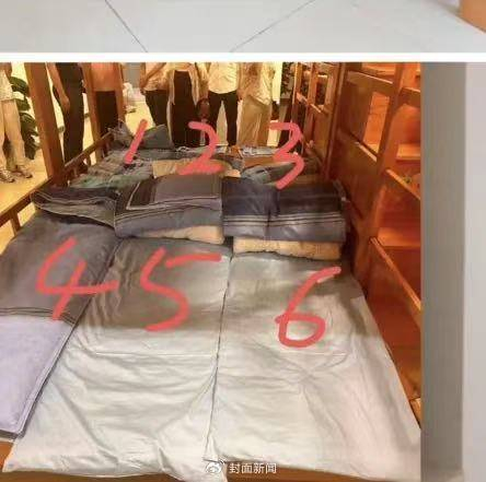 优化前的一年级新生午休室。受访者供图