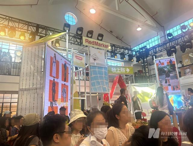 小红书线下市集现场人山人海 图片来源：每经记者 陈婷 摄