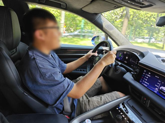 应受访者要求打码｜图源：电车通摄制