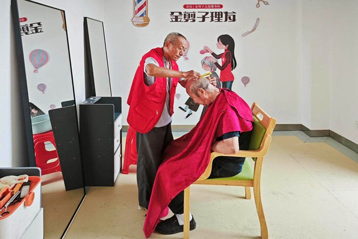 　　金剪子理发室