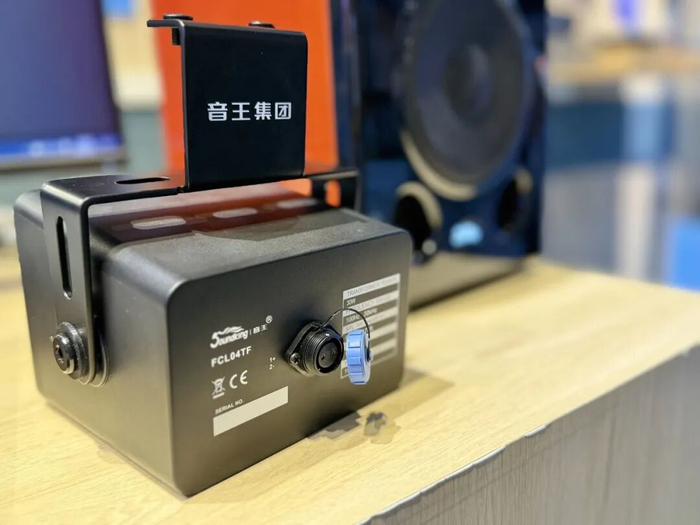 | 图为高保真定压防水同轴音箱的悬挂、防水设计