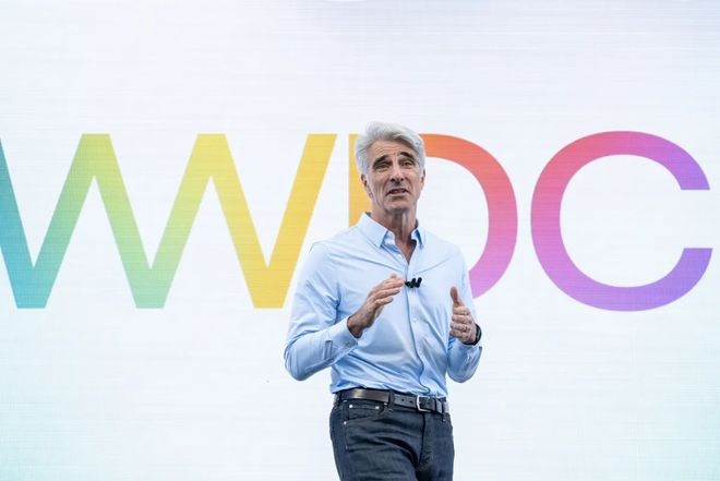 ▲苹果软件工程主管、Siri战略总负责人克雷格·费德里吉（Craig Federighi）（来源：彭博社）