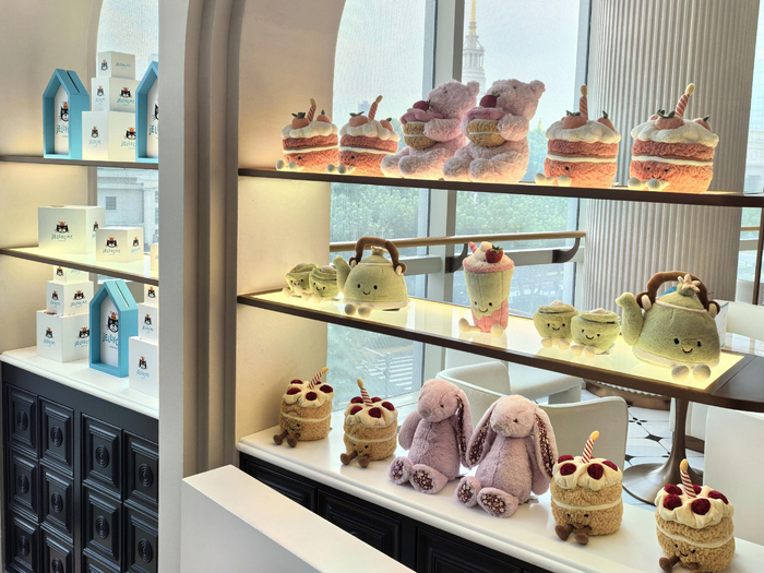 9月4日，Jellycat CAFÉ上海限时体验店所售上海限定款毛绒玩具。新京报贝壳财经记者俞金旻 摄