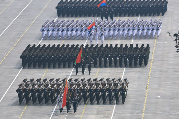 9月3日，纪念中国人民抗日战争暨世界反法西斯战争胜利80周年大会在北京隆重举行。这是徒步方队接受检阅。新华社记者 王鹏 摄
