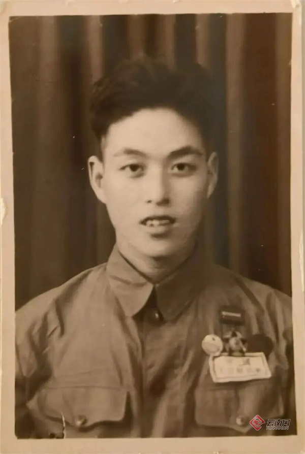 云南101歲抗戰老兵獲頒“中國人民抗日戰爭勝利80周年”紀念章