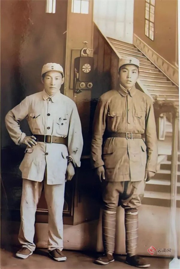 孫老（右）和戰友合影?云南省公安廳供圖