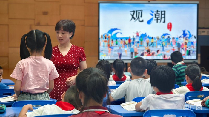 寇閩慧在新學(xué)期的課堂上（央廣網(wǎng)發(fā) 福州市錢(qián)塘小學(xué)屏北分校供圖）