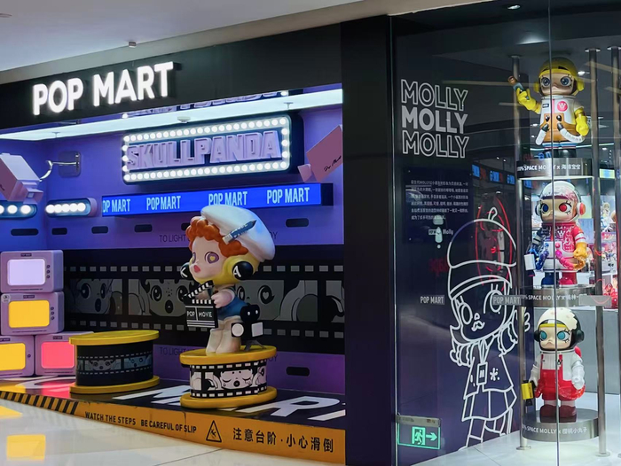 图为潮玩品牌泡泡玛特线下门店