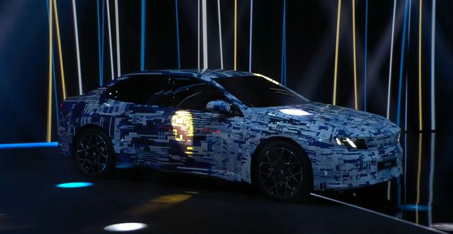 ▲ 昨天亮相的宝马新世代 i3 官方伪装车