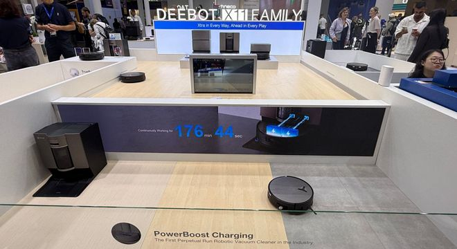 ▲DEEBOT X11