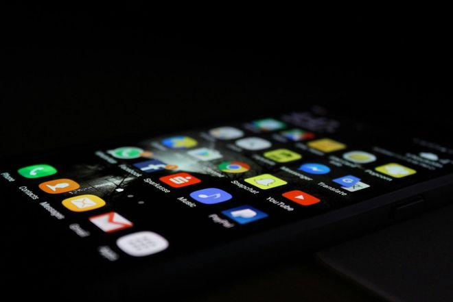 移动互联网催生出越来越多的App，这些独立软件改变了人们上网的方式。（图/Unsplash）