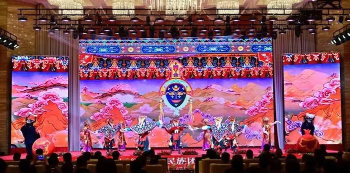图为开场舞《盛世欢歌》。记者　唐斌　洛桑　摄