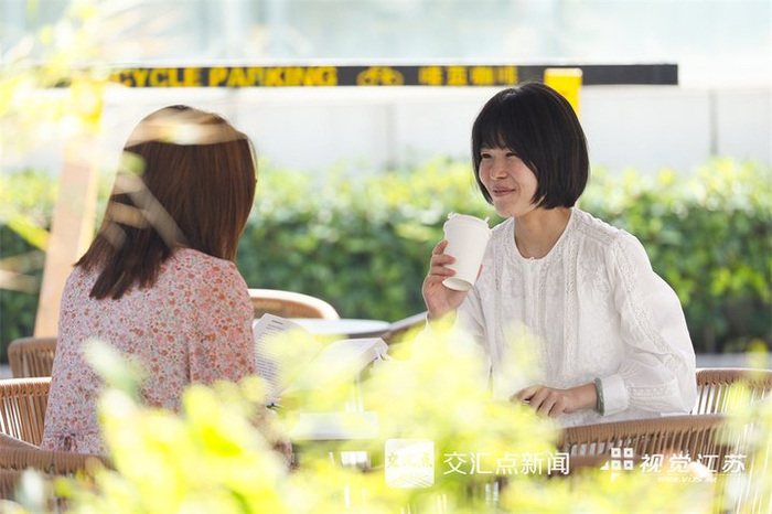 9月5日，市民在位于南通市海安圖書(shū)館的市溫啡頁(yè)咖啡吧暢享溫馨時(shí)光。顧彬斌 攝 視覺(jué)江蘇網(wǎng)供圖