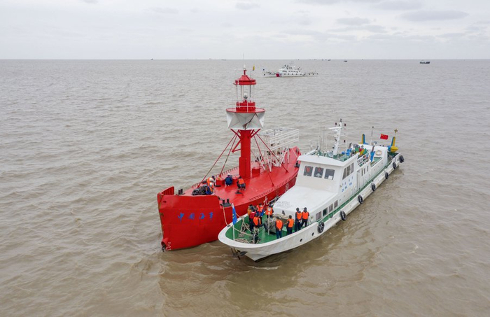 長(cháng)江口的海上燈船，屬于智慧航標的一種。