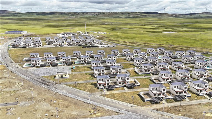 圖為那曲市色尼區(qū)杭嘉新村。記者 趙書彬 攝