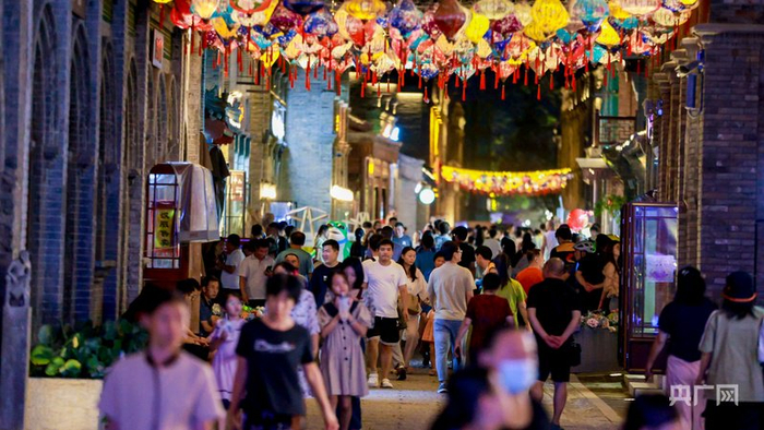 保定西大街夜景（央广网发  保定古城保护建设开发有限公司供图）
