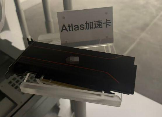 2025中国算力大会上展出的加速卡 每经记者 张蕊 摄