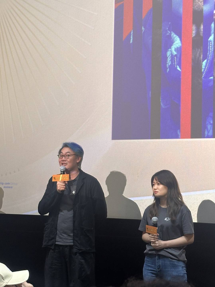 导演王通（左）制片人赵娜（右）