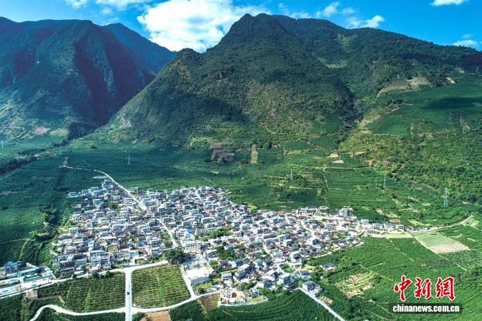  图为云南省保山市潞江镇新寨村。保山市新闻办公室 供图