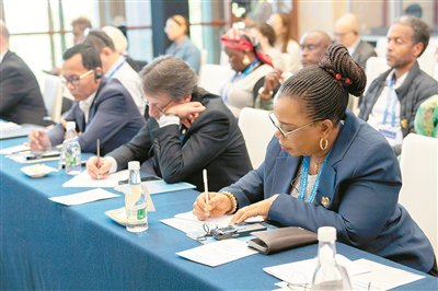 9月7日，与会代表出席2025全球南方媒体智库高端论坛。新华社记者 高咏薇 摄