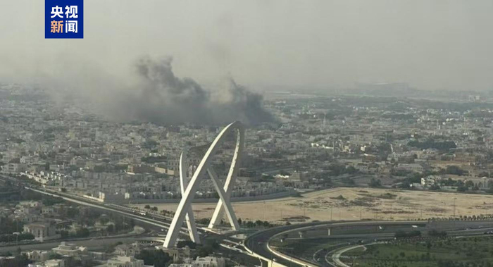 △多哈北部的襲擊現(xiàn)場濃煙四起。