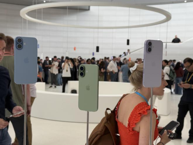  iPhone 17（图源：界面新闻）