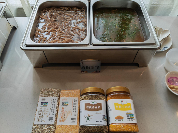 地方特色有机杂粮饸饹。   王文郁/摄