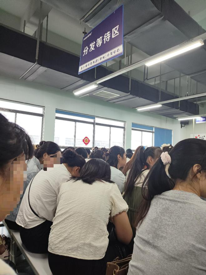  富士康郑州港区分发中心。（ 界面新闻记者摄）