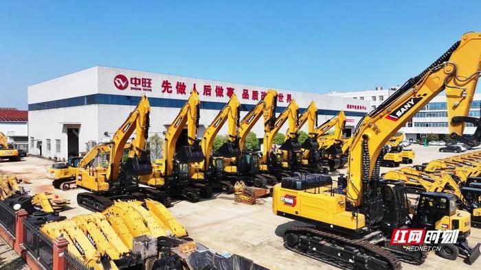 中部国际机械园的工程机械4s店。