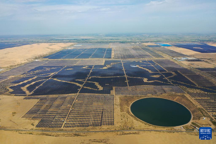 內蒙古達拉特旗：沙海變“藍?！? src=