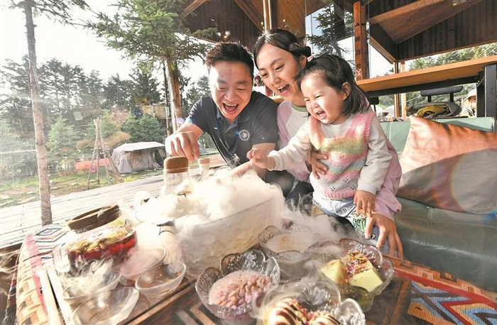     青海特色美食，获得游客青睐。本版图片除署名外均由本报记者 李娜 魏雅琪 摄