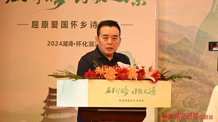 （对话溆浦籍作家王跃文。全媒体记者 吴涛 摄）