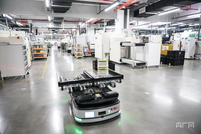 溫州一低壓電器龍頭企業(yè)生產(chǎn)車(chē)間（央廣網(wǎng)記者 尚天宇 攝）