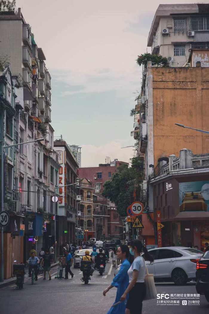（《日掛中天》取景地包括广州、东莞、韶关等，图为广州取景地之一的东山口。  梁远浩 摄）