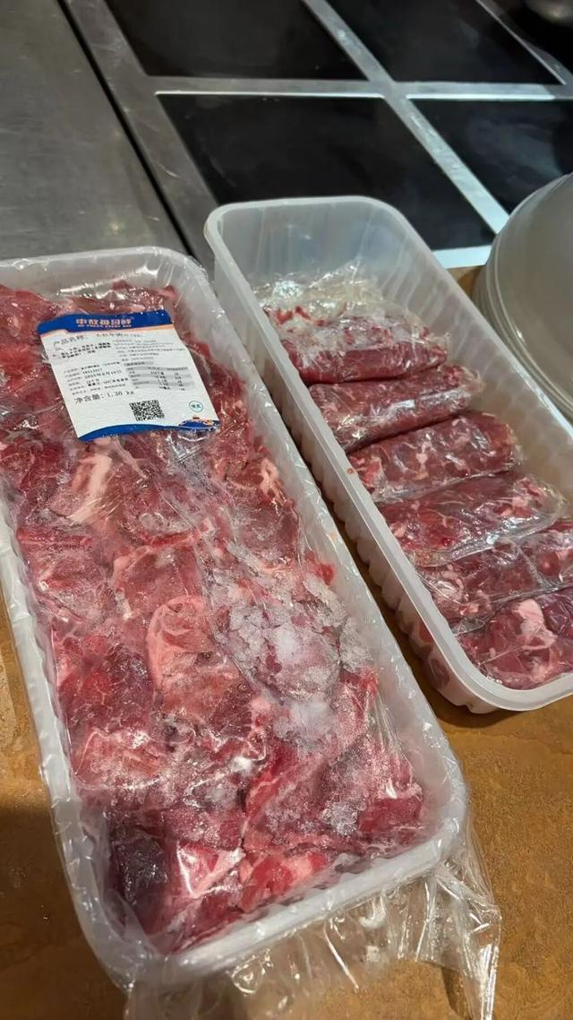 　　贾国龙称西贝的中央厨房预加工，配送到门店的是原料 澎湃新闻记者 赵利新 摄
