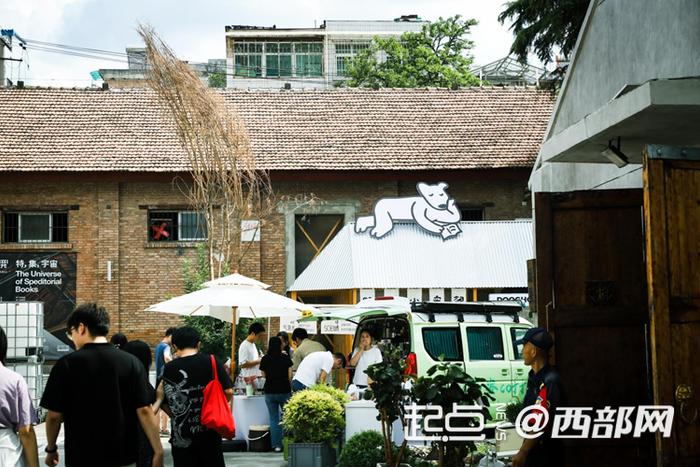 改造后的西仓市集吸引了更多年轻人关注非遗和传统文化。