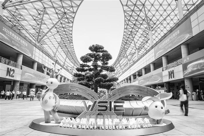 图为在重庆拍摄的2025世界智能产业博览会现场。本组图片均为新华社发