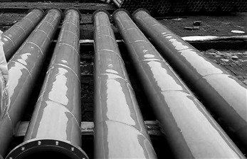 金属管道使用环氧树脂和氟碳涂层进行防腐保护。供图：阳 明