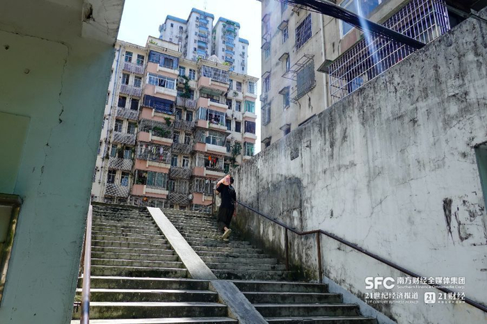 （《日掛中天》取景地包括广州、东莞、韶关等，图为广州取景地之一的五羊邨。  梁远浩 摄）
